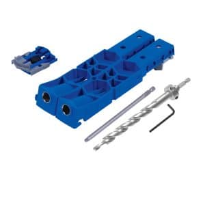 בונים גדול? בנו חזק! Kreg Pocket-Hole Jig XL הוא הפתרון האולטימטיבי לפרויקטים ענקיים. הוא יוצר חורי כיס שחוזקם כפול מחיבורים רגילים, ומאפשר לכם לעבוד עם עץ עבה כמו 2x4 ו-4x4 בביטחון מלא.