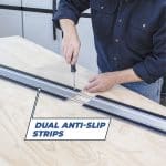 חסכו במאמץ, לא בדיוק. עם Kreg Accu-Cut, אתם יכולים לחתוך לוחות גדולים וכבדים במקום, ללא צורך במלחציים או במסור שולחן מסורבל. זהו הכלי הנייד שייתן לכם את החופש והדיוק שאתם צריכים.