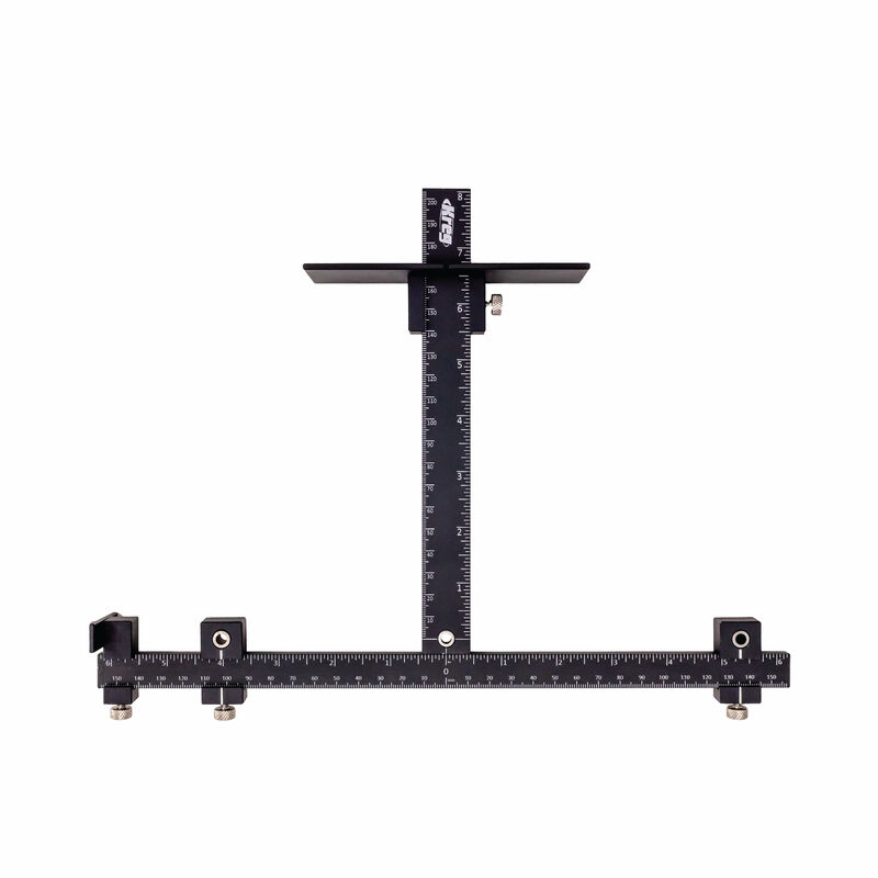 מתקן Kreg Cabinet Hardware Jig Pro עשוי אלומיניום, המשמש לקידוח מדויק ועקבי עבור ידיות וכפתורי ארונות.